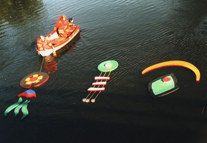 Utställningen Aqua, Kristianstad samt Högsby 1996, målad cellplast samt nylonrep