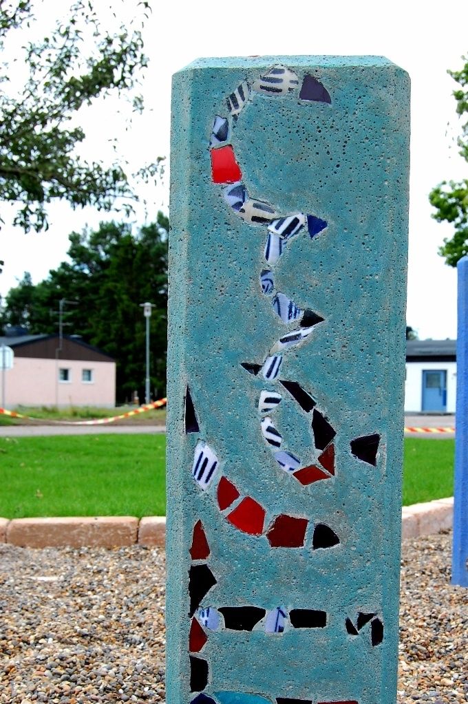 Bergaviksskolan 2007 betong, mosaik, trä, stålpelare, plexiglas, ljussättning, betongsten, sjösten 