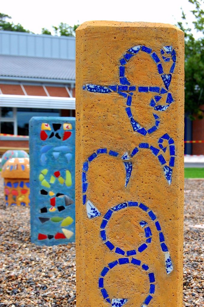 Bergaviksskolan 2007 betong, mosaik, trä, stålpelare, plexiglas, ljussättning, betongsten, sjösten 